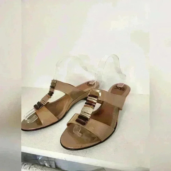 Sofft slid on sandle low heel - Picture 1 of 10